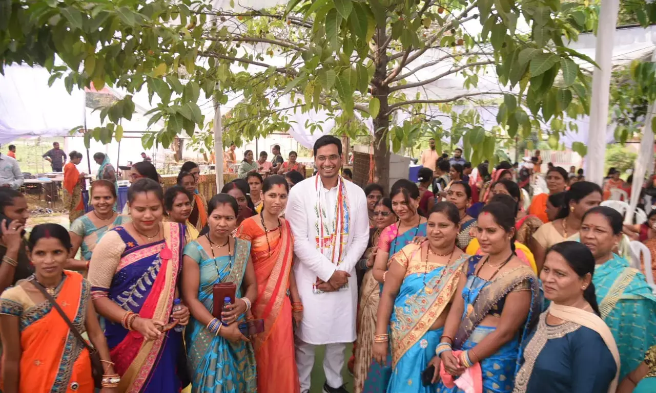 मितानिन दिवस अवसर पर विधायक ने किया मितानिनों से मुलाकात, चाय की चुस्कियों संग की चर्चा... मितानिनों के सराहनीय कार्यों को विधायक ने किया प्रणाम, सम्मान कर बढ़ाया उत्साह