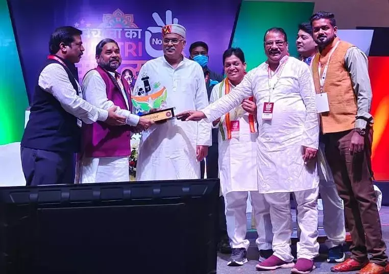 स्वच्छता हैट्रिक महोत्सव में अवार्ड की बारिश, बिलासपुर को मिले तीन अवार्ड, सफाई मित्र सुरक्षा चौलेंज में तीसरा स्थान और स्टार रैंकिंग, कमिश्नर अजय त्रिपाठी बोले, उत्कृष्ट प्रदर्शन जारी रहे, कोशिश जारी रहेगी