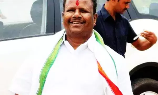 CG-देखिये फ़ोटो....हादसे में किस तरह विधानसभा उपाध्यक्ष की गाड़ी बुरी कदर क्षतिग्रस्त हुई, बाल-बाल बचे