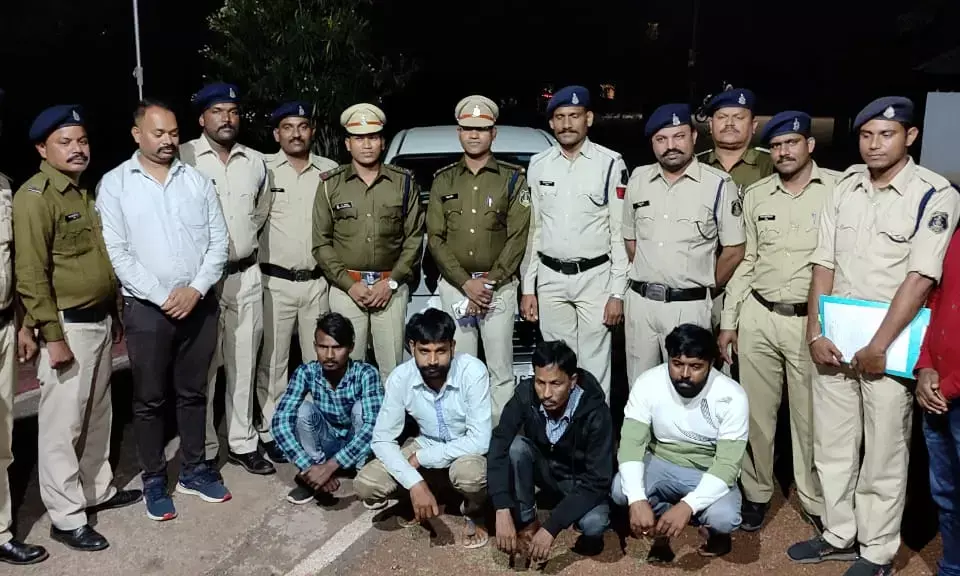 ऑनलाइन कार खरीदकर कर रहे थे गांजा की तस्करी, चार गिरफ्तार, ढाई लाख का गांजा भी जब्त...