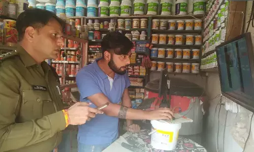 देखे वीडियो: धान बोनस का पैसा ले जा रहे किसान के साथ उठाईगिरी, पलक झपकते ही रकम पार...