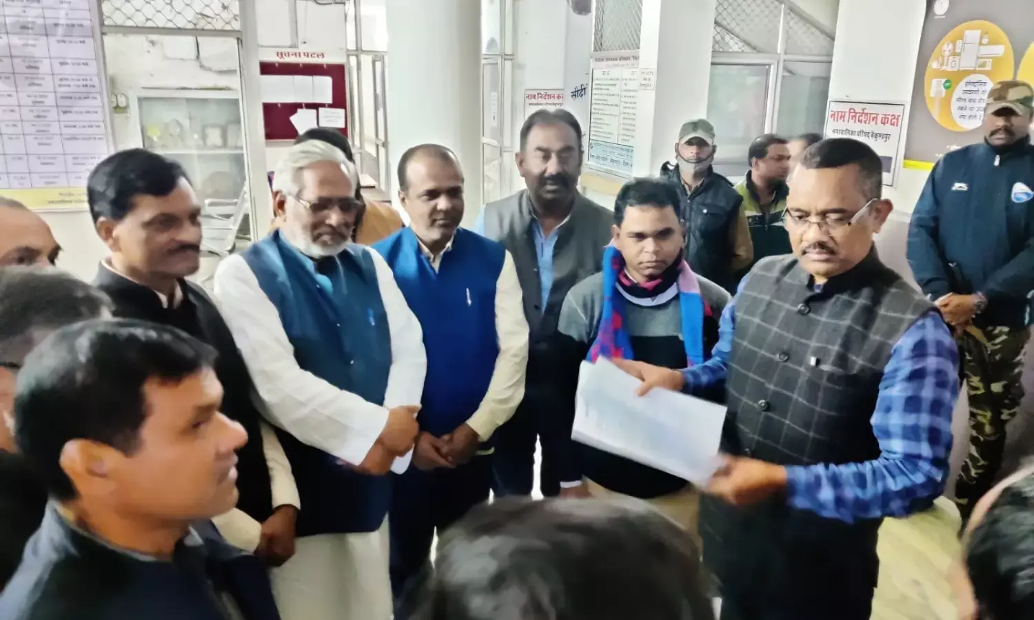 कोरिया में घमासान जारी: प्रस्तावित नए ज़िले के नक़्शे पर चुनाव बहिष्कार का मसला,भाजपा बसपा सपा की कलेक्टर को दो टूक - हम बहिष्कार करते हैं कांग्रेसी बोल-चुनाव स्थगित करिए