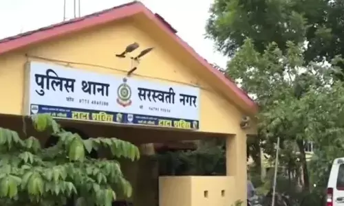 महिला से फेसबुक में दोस्ती, फिर करने लगा ब्लैकमेल....पैसे नहीं देने पर दिन दहाड़े चाकू लेकर पहुंचा महिला के घर, जान से मारने की धमकी देकर मांगने लगा रुपये