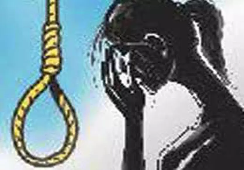 छात्रा ने की खुदकुशीः 8 वी की छात्रा ने सुसाइड नोट लिख कर मांगी माँ बाप से माफी, फिर लगा ली फांसी