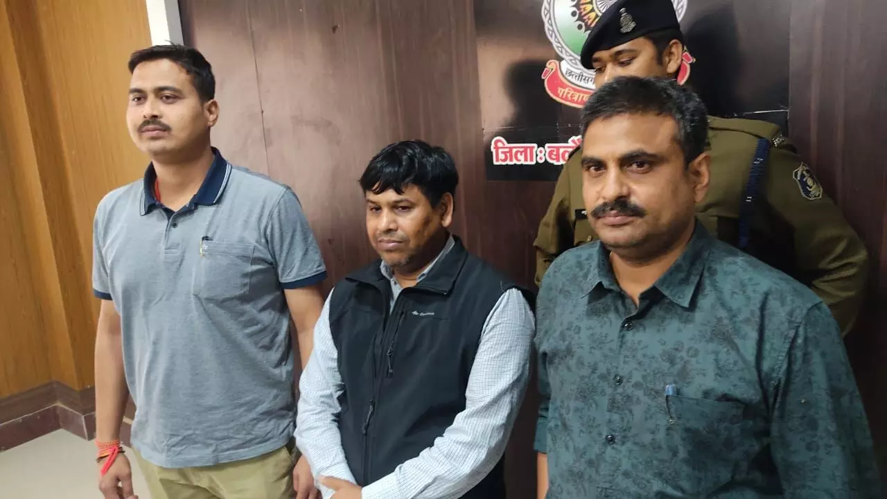चिटफंड कंपनी चला कर 13 करोड़ की ठगी... सनशाइन इंफ्राबिल्ड कम्पनी के डायरेक्टर को पुलिस ने किया दिल्ली से गिरफ्तार