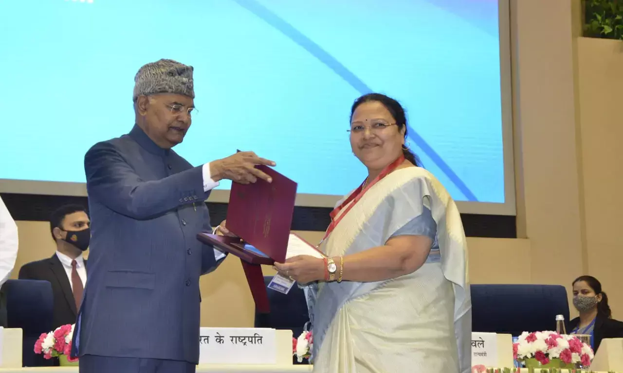 राष्ट्रीय स्तर पर फिर सम्मानित हुआ छत्तीसगढ़... दिव्यांगजनों के कल्याण के उत्कृष्ट कार्यों के लिए छत्तीसगढ़ को मिले तीन राष्ट्रीय पुरस्कार