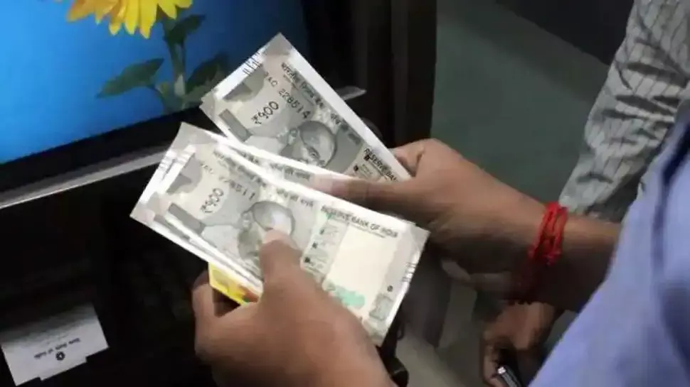 काम की खबर: 1 जनवरी से ATM से कैश निकालना पड़ेगा महंगा, ये हैं नई दरें...यहां जानिए