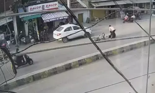 सीजी-असिस्टेंट कमांडेंट गिरफ्तारः ट्यूशन से लौट रहे बच्चे को कुचलने वाले असिस्टेंट कमांडेंट चौहान को पुलिस ने किया गिरफ्तार, गाड़ी भी जब्त, सरकार के निर्देश पर पुलिस ने की कार्रवाई