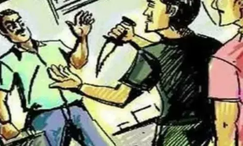 CG-कांग्रेस नेता के बेटों पर चाकू से ताबड़तोड़ हमला, दोनों गंभीर, एक की हालत नाज़ुक...पुलिस जाँच में जुटी