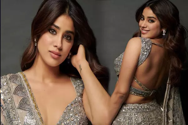 हल्के कपड़े गुलाबी साड़ी में जान्हवी कपूर ने दिखाई देसी अंदाज, लगीं इतनी खूबसूरत कि दिल ही हार बैठे लोग... देखें PHOTOS