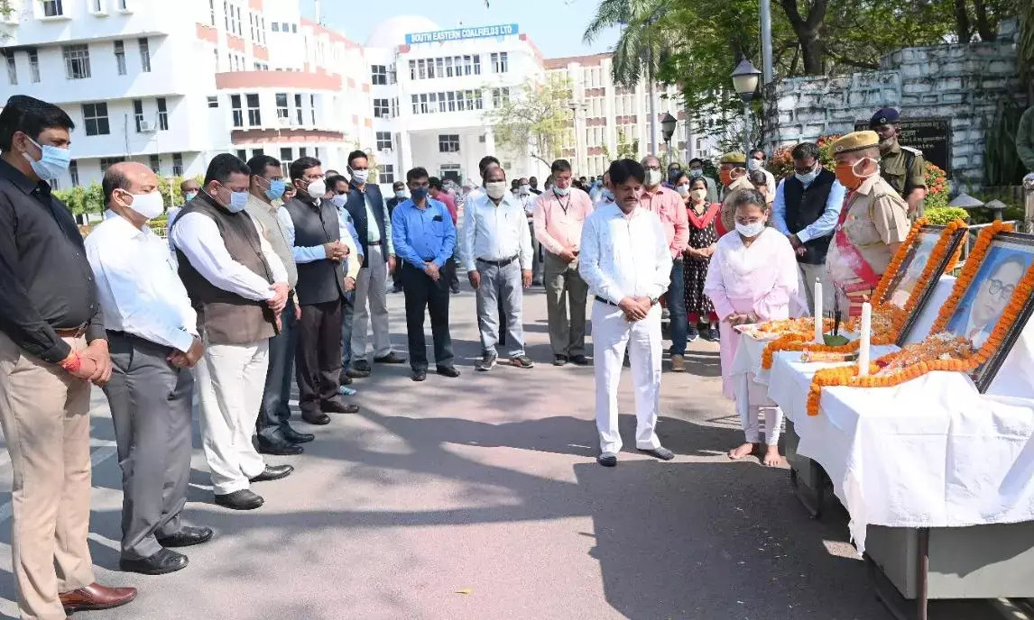 भारत रत्न बाबा साहेब डॉ. भीमराव अम्बेडकर के महापरिनिर्वाण दिवस पर एसईसीएल में श्रद्धा सुमन अर्पित किया गया
