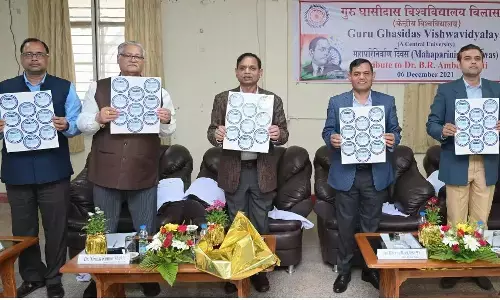 डॉ0 अंबेडकर ने देश को एक माला में पिरोए रखने वाला यशस्वी और संतुलित संविधान दिया-कुलपति प्रो0 चक्रवाल