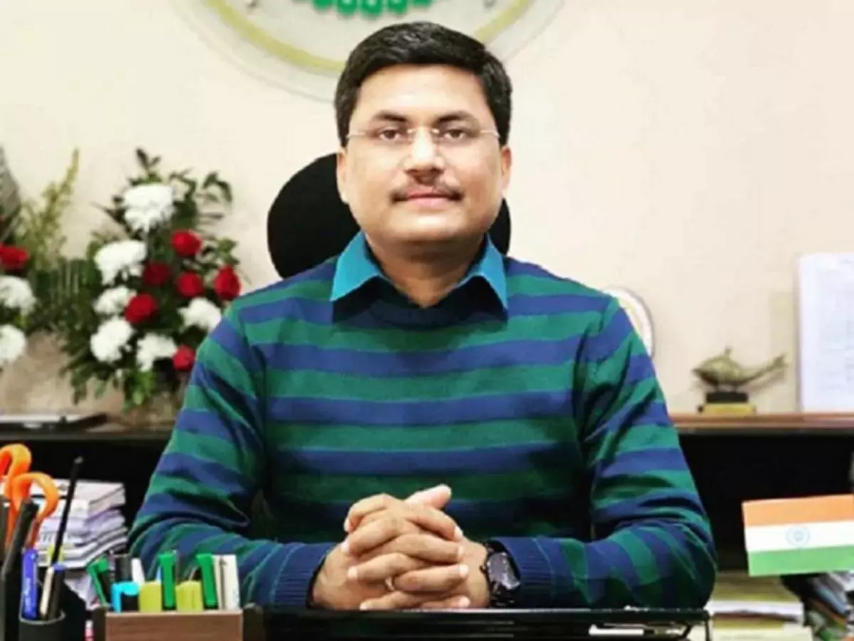 12वीं के बोर्ड पेपर में सिर्फ 24 नंबर, फिर भी पास की UPSC परीक्षा.. सोशल मीडिया पर वायरल हुई IAS अवनीश शरण की ये पोस्ट...