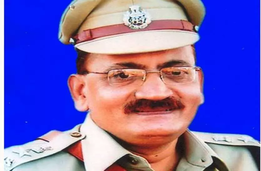 शहीद विनोद चौबे के नाम पर दी जाएगी पुलिसकर्मियों के बच्चों डीजीपी मेरिट स्कॉलरशिप, शहीद सम्मान निधि अब शहीद भास्कर दीवान और सेवा सम्मान निधि, शहीद राजेश पवार सम्मान निधि के नाम से शहीद विनोद चौबे के नाम पर दी जाएगी पुलिसकर्मियों के बच्चों डीजीपी मेरिट स्कॉलरशिप, शहीद सम्मान निधि अब शहीद भास्कर दीवान और सेवा सम्मान निधि, शहीद राजेश पवार सम्मान निधि के नाम से
