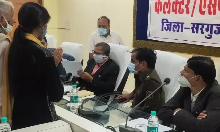 जनदर्शन में मिली शिकायत तो बिफरे कलेक्टर झा: फ़ीस नहीं भरी तो स्कूल ने निकाला था.. जनदर्शन ख़त्म होने के पहले हो गया एडमिशन