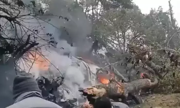 बड़ा हादसा: सेना का हेलीकॉप्टर क्रैश, सीडीएस जनरल बिपिन रावत और उनका परिवार भी था सवार.... रेस्क्यू जारी
