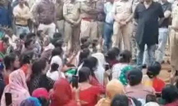 बड़ी खबर: राजधानी में पुलिस परिवारों से हुई कथित मारपीट के बाद सहायक आरक्षकों ने जमा किये हथियार