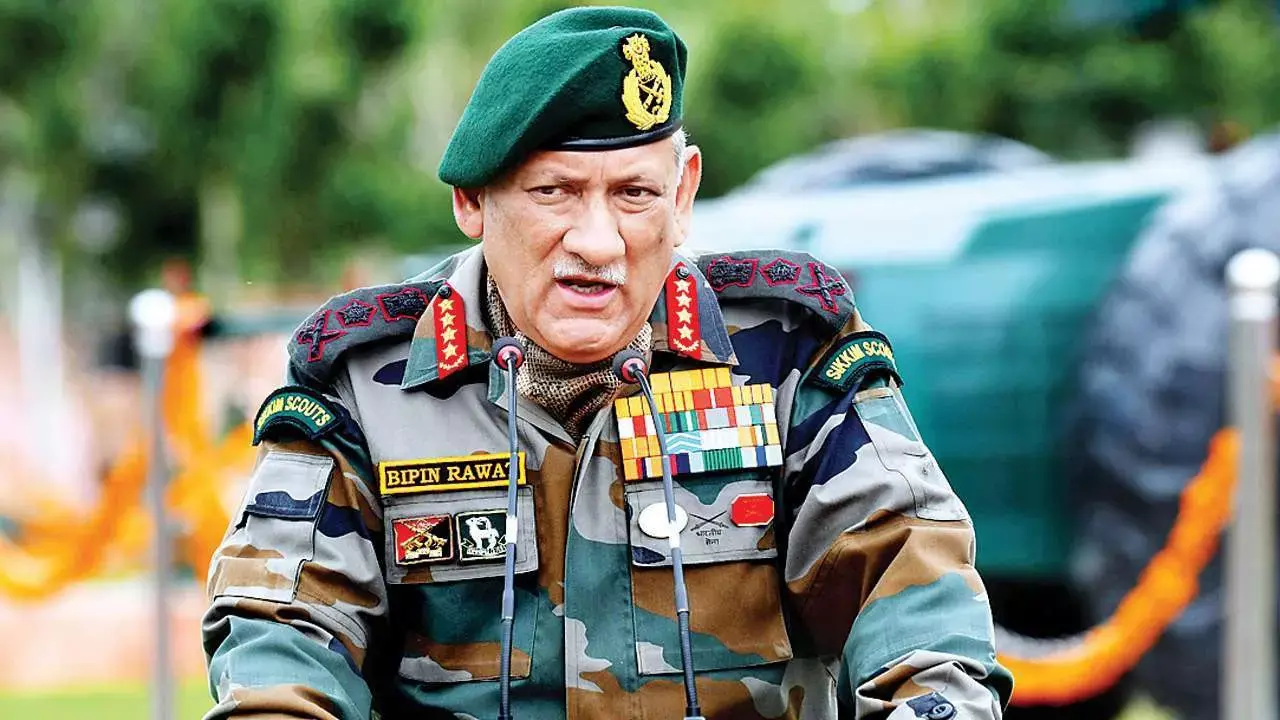 हेलिकॉप्टर क्रैश ब्रेकिंग: 4 शव बरामद, CDS बिपिन रावत को ले जाया गया अस्पताल, वायुसेना ने दिए जांच के आदेश... पत्नी समेत 14 लोग थे सवार