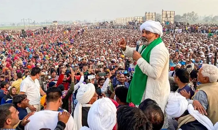 किसान आंदोलन स्थगित : तीन कृषि बिल वापसी के बाद संयुक्त किसान मोर्चा का आंदोलन स्थगित.. राकेश टिकैत बोले - जनवरी में बैठक करेंगे