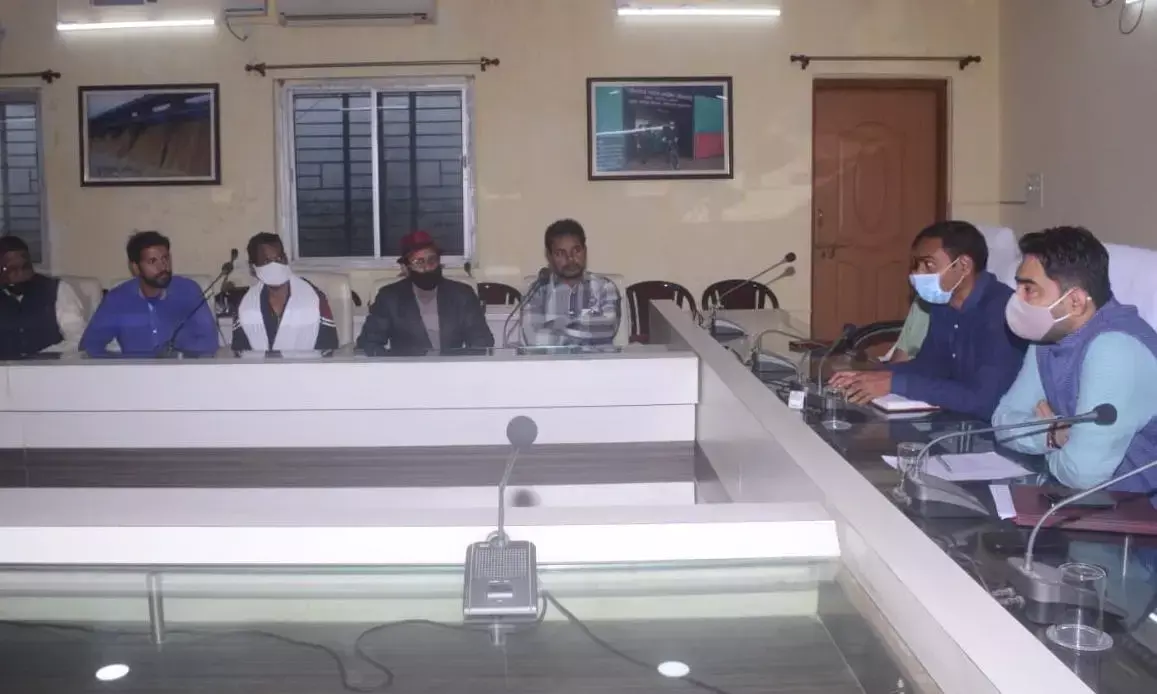 सड़को पर दिखे मवेशी तो पालकों पर होगी कार्रवाई, व्यवस्था दुरुस्त करने निगम आयुक्त ने पशु पालकों को दिये निर्देश