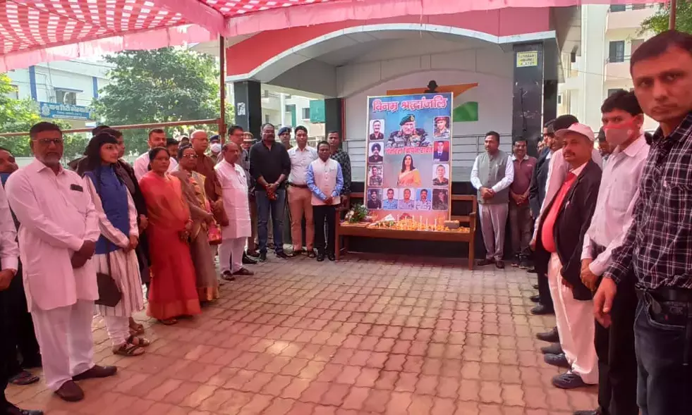 महापौर, कलेक्टर, एसपी और शाहरवासियो ने दी सीडीएस सहित शहीदों को श्रद्धांजलि...