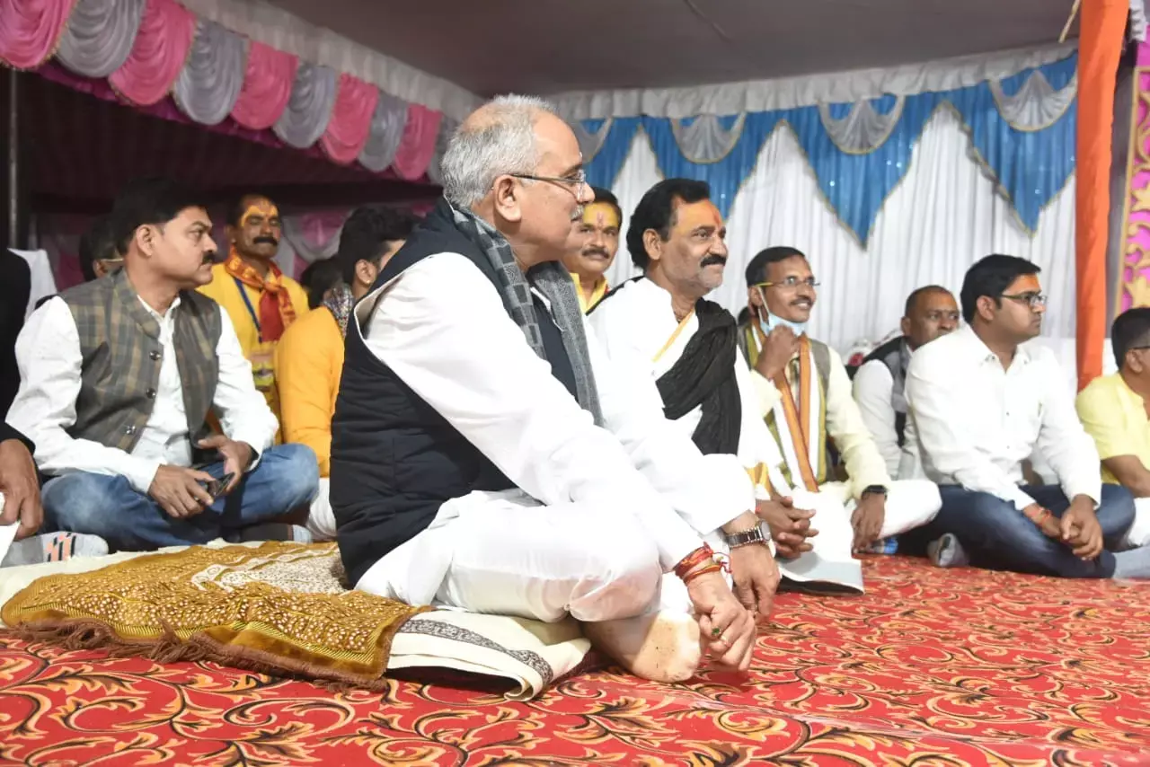 When CM Baghel sits on ground at gathering of seers.