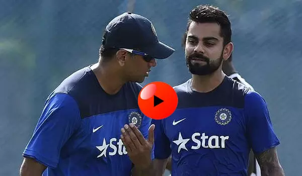 फुटबॉल खेलते नजर आई भारतीय टीम, विराट कोहली और राहुल द्रविड़ की बीच जमकर हुआ मुकाबला.. देखें VIDEO