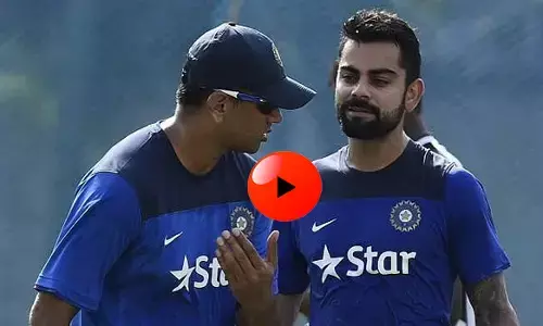 फुटबॉल खेलते नजर आई भारतीय टीम, विराट कोहली और राहुल द्रविड़ की बीच जमकर हुआ मुकाबला.. देखें VIDEO