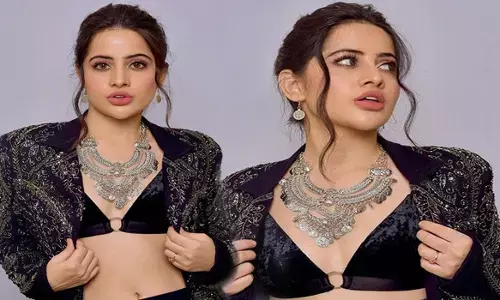 उर्फी जावेद ने एक चुटकी में बदला अपना ड्रेस,  लुक दिखाकर मचाया हंगामा... देखें VIDEO