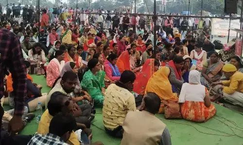 शिक्षकों का चक्काजाम स्थगित...धरना स्थल के चारों तरफ ही करेंगे शांति मार्च...तीन बजे किसान नेता टिकैत के समर्थन देने आने का फेडरेशन के अध्यक्ष ने किया दावा