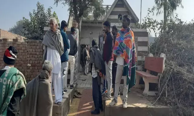 पत्‍नी, दो बेटियों और बेटे हत्या, फिर खुद भी लगा ली फांसी.... सुसाइड नोट में लिखा- ये दुनिया उसके लायक नहीं, यहां पर काफी राक्षसी प्रवृति के इंसान