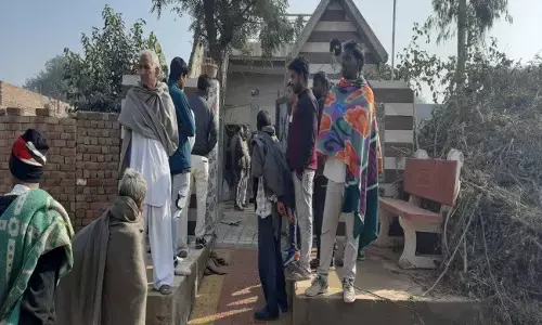 पत्‍नी, दो बेटियों और बेटे हत्या, फिर खुद भी लगा ली फांसी.... सुसाइड नोट में लिखा- ये दुनिया उसके लायक नहीं, यहां पर काफी राक्षसी प्रवृति के इंसान