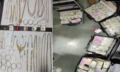 कैश और सोने से भरे सूटकेस! राज्य परीक्षा आयुक्त के घर छापा...2 करोड़ की नकदी सहित मिले सोने चांदी के जेवरात