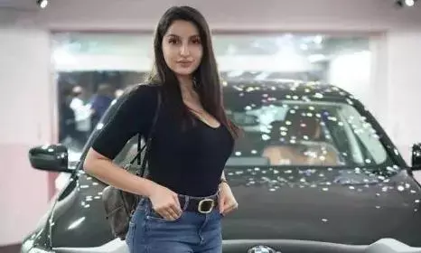 नोरा फतेही की कार का एक्सीडेंट, ड्राइवर ने ऑटोरिक्शा से भिड़ा दी ऐक्ट्रेस की लग्जरी कार...भड़के लोगों ने पकड़ा ड्राइवर का कॉलर