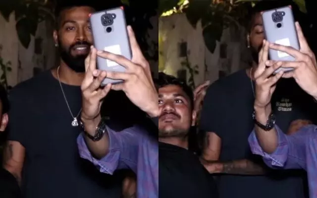 वीडियो-हार्दिक पांड्या ने फैन पर उठा दिया हाथ: टीम से बाहर होने के बाद बौखलाए हार्दिक पांड्या... फैंस पर सबके सामने निकाला गुस्सा... वीडियो-हार्दिक पांड्या ने फैन पर उठा दिया हाथ: टीम से बाहर होने के बाद बौखलाए हार्दिक पांड्या... फैंस पर सबके सामने निकाला गुस्सा...