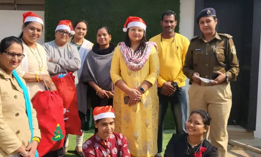 एसएसपी माथुर बनीं सीक्रेट सेंटा, झुग्गी बस्तियों व ग्रामीण एरिया के बच्चों के लिये भेजा उपहार