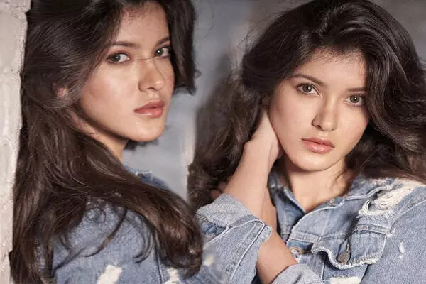 शनाया कपूर ने दिखाया छोटा व्हाइट टॉप में हॉटनेस फोटो, फिर दिए एक से बढ़कर एक सेक्सी पोज... देखें फोटोज शनाया कपूर ने दिखाया छोटा व्हाइट टॉप में हॉटनेस फोटो, फिर दिए एक से बढ़कर एक सेक्सी पोज... देखें फोटोज