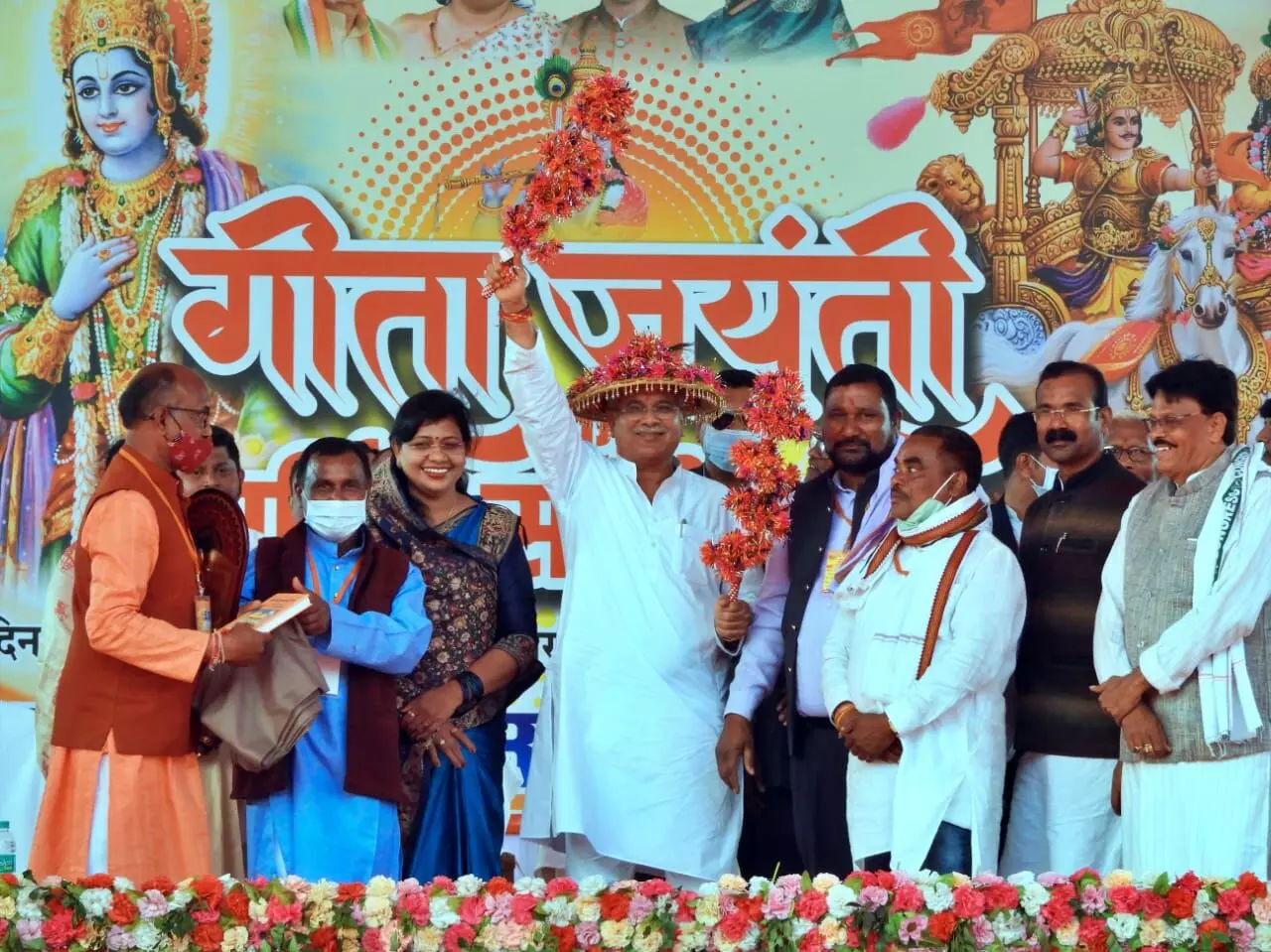 मुख्यमंत्री ने जुंगेरा में यादव समाज के भवन के लिए 25 लाख रूपए की घोषणा की... मुख्यमंत्री बालोद में गीता जयंती एवं वार्षिक सम्मेलन में हुए शामिल