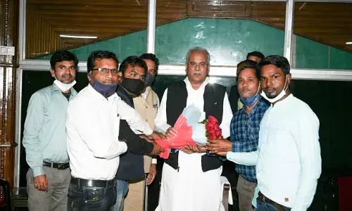 सीएम भूपेश बघेल की समझाइश पर शिक्षक 18 दिन की हड़ताल तोड़ स्कूलों में लौटें...पढ़िये इस खबर को क्यों बिना किसी आश्वासन के टूट गई हड़ताल