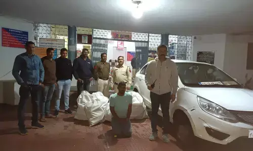 उड़ीसा से गांजा लेकर आ रहे तस्कर पकड़ाये, एक क्विंटल से भी अधिक का गांजा जब्त ... 1 गिरफ्तार