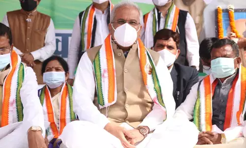 VIDEO- CM भूपेश ने हाथ उठवाकर दिलाई गाँधीजी के वचनों को पूरा करने की शपथ