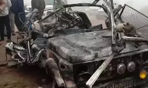 तीन पुलिसकर्मियों की मौत: पुलिस जिप्सी पर ट्रक पलटा,, तीन जवानों की मौके पर ही मौत, SI और ड्राइवर गंभीर