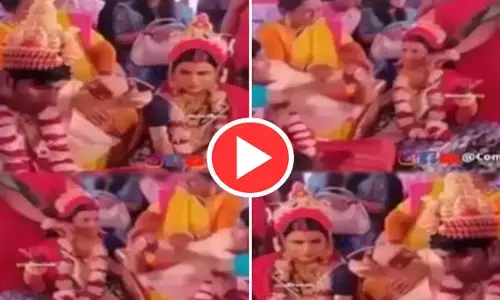 शादी की इतनी जल्दी, दूल्हे ने अपनी ही मांग में भरा सिंदूर... दुल्हन देखती रह गई... देखे ये मज़ेदार VIDEO