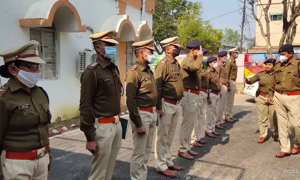 नवपदस्थ SP प्रशांत ठाकुर ने किया पदभार ग्रहण... पुलिस राजपत्रित अधिकारियों से लिए भौगोलिक पृष्ठभूमि व अन्य विषयों की ली जानकारी...