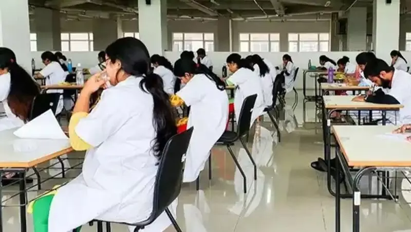 मेडिकल के छात्रों को बड़ी राहत! नीट पीजी 2021 काउंसलिंग इस तारीख से होगी...स्वास्थ्य मंत्री ने दी जानकारी मेडिकल के छात्रों को बड़ी राहत! नीट पीजी 2021 काउंसलिंग इस तारीख से होगी...स्वास्थ्य मंत्री ने दी जानकारी