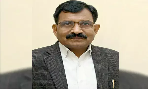 डॉ. इंदुशेखर तत्पुरुष को पं. बृजलाल द्विवेदी स्मृति अखिल भारतीय साहित्यिक पत्रकारिता सम्मान