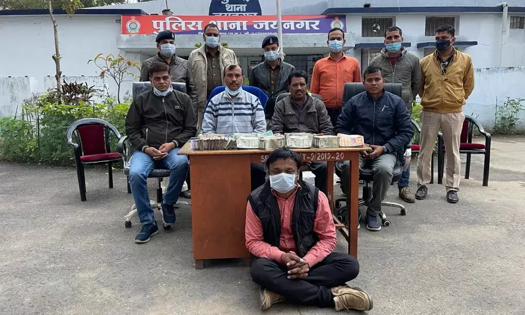 संदिग्ध परिस्थितियों में लापता मुनीम को रक़म सहित पुलिस ने गिरफ़्तार किया... 16 लाख रुपए सहित कल देर शाम से ग़ायब था