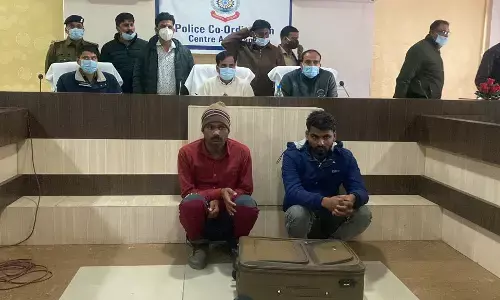 पंद्रह लाख से उपर की नशीली दवाइयों समेत दो गिरफ़्तार.. आरोपियों में एक नगर सैनिक भी..