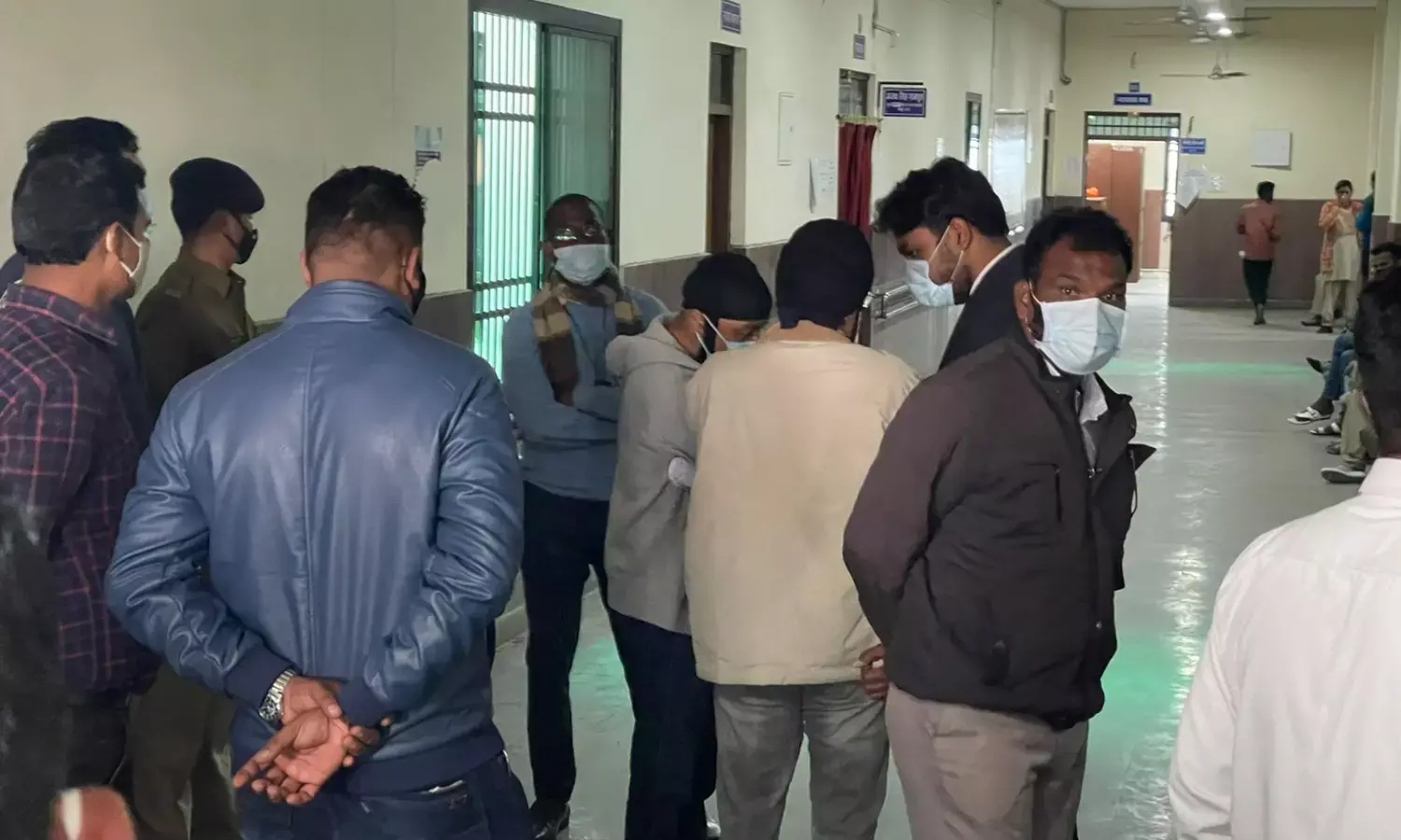 जीपी सिंह केस एक घंटे से उपर चली बहस.. ज़ीपी के वकीलों की दलील -फ़र्ज़ी केस है परेशान करने के लिए गढ़ा गया अतिरिक्त महाधिवक्ता अमृतों बोले - आरोप सही..अपराध घटित हुआ है..जीपी ने जाँच में सहयोग नही किया..   जेल या बेल अब तक कोई आदेश नहीं