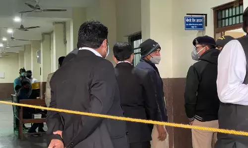 जीपी केस: अदालत छावनी में तब्दील.. लिफ़्ट पर जाने से रोक.. सतर्कता के अभूतपूर्व इंतज़ाम.. रस्सी से घेर दिया पाँचवें मंज़िल को